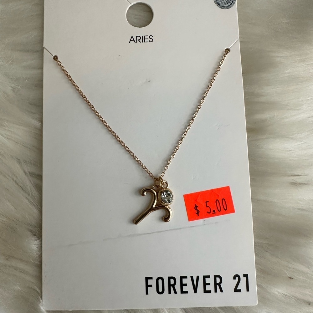 🩷5/$10 Forever 21 Gold Aries Necklace